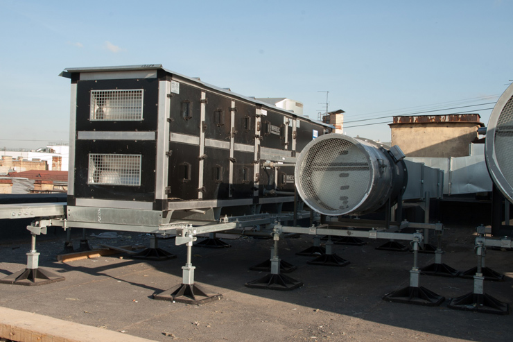 dobavleny-foto-okonchatelno-smontirovannogo-oborudovaniya-wheil-na-ob-ekte-delovoj-tsentr-740