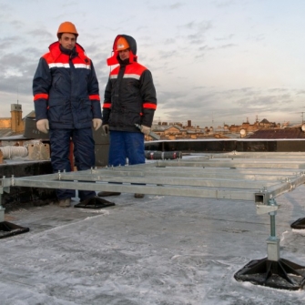 Монтаж опорно-крепежных систем Big Foot на крыше здания в Санкт-Петербурге (ул. Жуковского) 